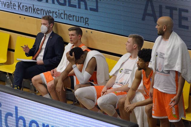 Disappointment at the final whistle over the defeat, over relegation at Marius GRAF Co Trainer Assistant Coach Rasta Vechta , Jannes HUNDT 20 Rasta Vechta , Sha™Markus Sha Markus KENNEDY 3 Rasta Vechta , Björn Bjoern ROHWER 22 Rasta Vechta , Jordan BARNETT 21 Rasta Vechta , Stefan PENO 4 Rasta Vechta Rasta Vechta vs Alba Berlin, Basketball, easyCredit BBL Bundesliga, 30 04 2021, 31 Matchday, Season 2020 2021 Copyright xErikxHillmer EIBNERx EP ehr Rasta Vechta vs Alba Berlin, Basketball, easyCredit BBL Bundesliga, 30 04 2021, 31 Matchday, Season 2020 2021 Vechta Copyright: xErikxHillmer EIBNERx EP_ehr