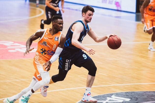 easyCredit BBL 31 Matchday RASTA Vechta vs ALBA BERLIN, 30 04 2021 Joshua Adam Young RASTA Vechta, 8 , Jonas Mattisseck ALBA BERLIN, 9 easyCredit BBL 31 Matchday RASTA Vechta vs ALBA BERLIN on 30 04 2021 in Vechta RASTA Dome , Germany, Copyright: xBEAUTIFULxSPORTS Neddermannx