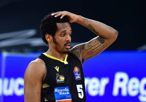 BAMBERG 30 04 2021 Basketball easycredit 1 Basketball Bundesliga 31 matchday Brose Bamberg vs MHP Riesen Luswigsburg Barry Brown Jr 5, MHP Riesen Ludwigsburg ruffles his hair Photo Hans Martin Issler isslerimages Brose Bamberg vs MHP Riesen Luswigsburg