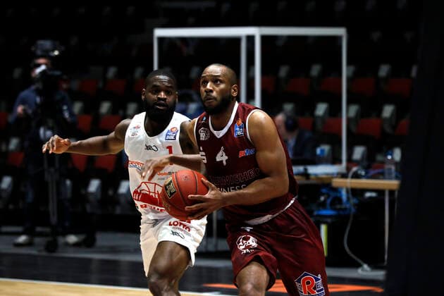 30 04 2021, easyCredit Basketball Bundesliga, BBL, season 2020 2021, men, Chemnitz Niners JobStairs Giessen 46ers Virgel Matthews, Niners Chemnitz, Jonathan Stark, JobStairs Giessen 46ers Chemnitz Fair Chemnitz Saxony Germany