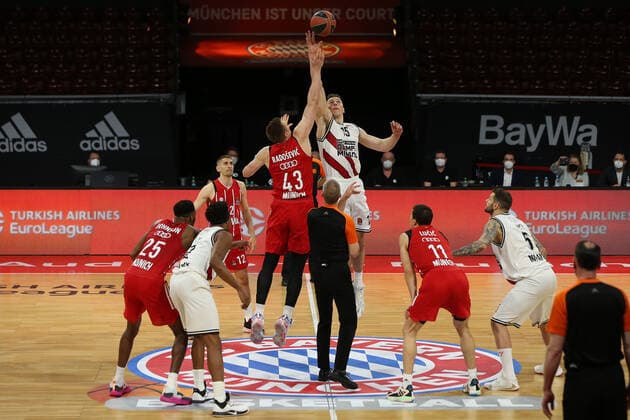 Tip Off of the match GER, FC Bayern Basketball Armani Olimpia Milan, Basketball, EuroLeague Quarterfinal Match 4, Season 2020 2021, 30 04 2021, GER, FC Bayern Basketball Armani Olimpia Milan, Basketball, EuroLeague Quarterfinal Match 4, Season 2020 2021, 30 04 2021, Munich. Copyright: xEIBNER MarcelxEngelbrechtx EP_EER