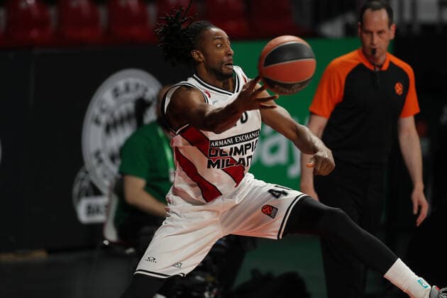 Jeremy Evans Milan saves the ball GER, FC Bayern Basketball Armani Olimpia Milan, Basketball, EuroLeague Quarterfinals Game 4, 2020 2021 season, 30 04 2021, GER, FC Bayern Basketball Armani Olimpia Milan, Basketball, EuroLeague Quarterfinals Game 4, 2020 2021 season, 30 04 2021, Munich Copyright: xEIBNER MarcelxEngelbrechtx EP_EER