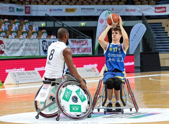 30 04 2021, xovx, Wheelchair Basketball Champions Cup 2021, RSV Lahn Dill BSR ACE Gran Canaria v l Brian Bell RSV Lahn Dill , Arie Twigt BSR ACE Gran Canaria Wetzlar Rittal Arena Hesse Germany EN