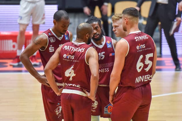 Chemnitz, Germany 30 April 2021 BBL 2020 2021 Niners Chemnitz vs Giessen 46ers The players of the Niners Chemnitz form a team circle Fair Chemnitz Saxony Copyright: xFotostandx xDostmannx