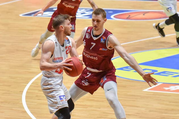 Chemnitz, Germany 30 April 2021 BBL 2020 2021 Niners Chemnitz vs Giessen 46ers v li in duel Ferdinand Zylka Giessen and Jonas Richter Chemnitz Fair Chemnitz Saxony Copyright: xFotostandx xDostmannx
