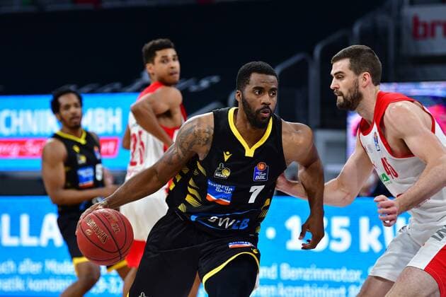BAMBERG 30 04 2021 Basketball easycredit 1 Basketball Bundesliga 31 matchday Brose Bamberg vs MHP Riesen Luswigsburg Jamel McLean 7, MHP Riesen Ludwigsburg vs David Kravish 45, Brose Bamberg photo Hans Martin Issler isslerimages Brose Bamberg vs MHP Riesen Luswigsburg