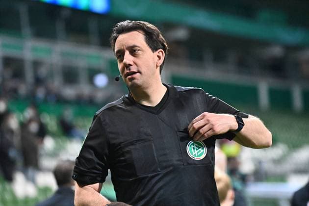 GER, DFB Pokal, semi-final, SV Werder Bremen vs RB Leipzig 30 04 2021, wohninvest Weserstadion, Bremen, GER, DFB Pokal, semi-final, SV Werder Bremen vs RB Leipzig in picture shows referee Manuel Gräfe Graefe nordphotoxGmbHx xKokenge nph00001