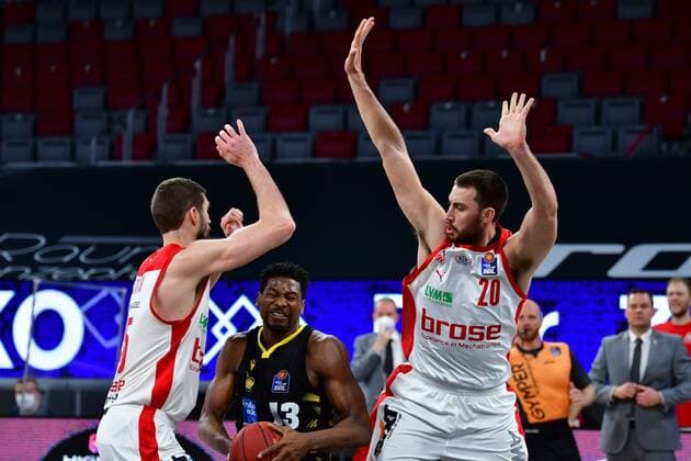 BAMBERG 30 04 2021 basketball easycredit 1 basketball Bundesliga 31 matchday Brose Bamberg vs MHP Riesen Luswigsburg David Kravish 45, Brose Bamberg and Chase Fieler 20, Brose Bamberg defend against Yorman Polas Bartolo 13, MHP Riesen Ludwigsburg photo Hans Martin Issler isslerimages Brose Bamberg vs MHP Riesen Luswigsburg