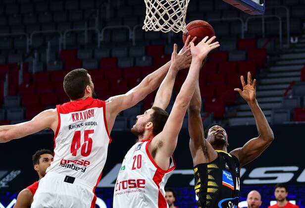BAMBERG 30 04 2021 basketball easycredit 1 basketball Bundesliga 31 matchday Brose Bamberg vs MHP Riesen Luswigsburg Yorman Polas Bartolo 13, MHP Riesen Ludwigsburg tries to throw against David Kravish 45, Brose Bamberg and Chase Fieler 20, Brose Bamberg photo Hans Martin Issler isslerimages Brose Bamberg vs MHP Riesen Luswigsburg
