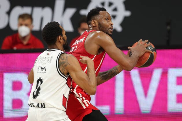 Duel between Kevin Punter Milan and Jajuan Johnson Munich GER, FC Bayern Basketball Armani Olimpia Milan, Basketball, EuroLeague Quarterfinals Game 4, Season 2020 2021, 30 04 2021, GER, FC Bayern Basketball Armani Olimpia Milan, Basketball, EuroLeague Quarterfinals Game 4, Season 2020 2021, 30 04 2021, Munich Copyright: xEIBNER MarcelxEngelbrechtx EP_EER