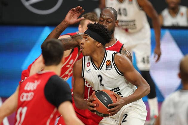 Zach Leday Milano takes down James Gist Muenchen GER, FC Bayern Basketball Armani Olimpia Milano, Basketball, EuroLeague Quarterfinals Game 4, 2020 2021 season, 30 04 2021, GER, FC Bayern Basketball Armani Olimpia Milano, Basketball, EuroLeague Quarterfinals Game 4, 2020 2021 season, 30 04 2021, Muenchen Copyright: xEIBNER MarcelxEngelbrechtx EP_EER