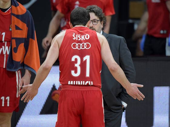 30 04 2021, xemx, Basketball Turkish Airlines Euroleague Game 4, FC Bayern Muenchen Basketball AX Armani Exchange Milan emspor, v l Zan Mark Sisko FC Bayern Basketball , Head Coach Andrea Trinchieri FC Bayern Basketball Muenchen