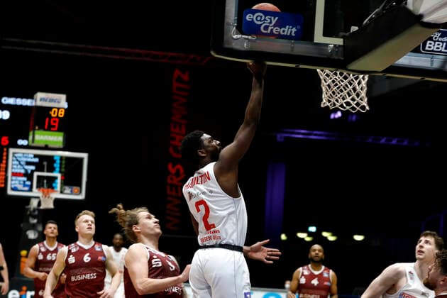30 04 2021, easyCredit Basketball Bundesliga, BBL, season 2020 2021, men, Chemnitz Niners JobStairs Giessen 46ers Isaac Hamilton, JobStairs Giessen 46ers Chemnitz Messe Chemnitz Sachsen Germany
