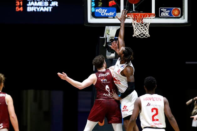 30 04 2021, easyCredit Basketball Bundesliga, BBL, season 2020 2021, men, Chemnitz Niners JobStairs Giessen 46ers Jan Niklas Wimberg, Niners Chemnitz, Chad Brown, JobStairs Giessen 46ers Chemnitz Messe Chemnitz Sachsen Germany
