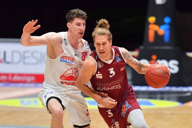 Chemnitz, Germany 30 April 2021 BBL 2020 2021 Niners Chemnitz vs Giessen 46ers v li in duel Alen Pjanic Giessen and Malte Ziegenhagen Chemnitz fair Chemnitz Saxony Copyright: xFotostandx xDostmannx