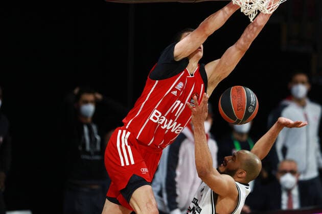 11 Vladimir Lucic FCBB red, scores by dunk, dunking the important 82 82 against 31 Shavon Shields Olimpia Milano Basketball, EuroLeague, Playoff, FC Bayern München vs Olimpia Milano at Audi Dome on 30 04 2021, Game 4, PHOTO Mladen Lackovic LakoPress