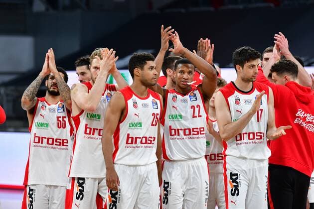 BAMBERG 30 04 2021 Basketball easycredit 1 Basketball Bundesliga 31 matchday Brose Bamberg vs MHP Riesen Ludwigsburg Bamberg celebrates victory Photo Hans Martin Issler isslerimages Brose Bamberg vs MHP Riesen Ludwigsburg