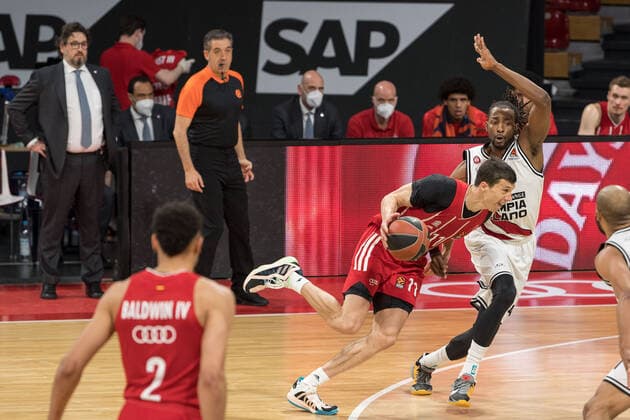 Basketball, Euroleague, day0 04 2021, FC Bayern Munich Armani Olimpia Milan Pictured Vladimir LUCIC FC Bayern Munich, 11 and Jeremy EVANS Armani Olimpia Milan, 40 Munich Audi Dome Bayern Germany. Copyright: Passion2Press.dex xMarkusxFischerx