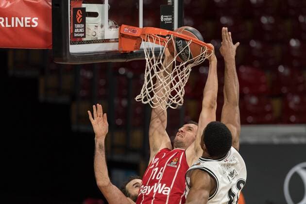 Basketball, Euroleague, day0 04 2021, FC Bayern Munich Armani Olimpia Milan Pictured Paul ZIPSER FC Bayern Munich, 16 basket dunk and Kyle HINES Armani Olimpia Milan, 42 Munich Audi Dome Bayern Germany. Copyright: Passion2Press.dex xMarkusxFischerx