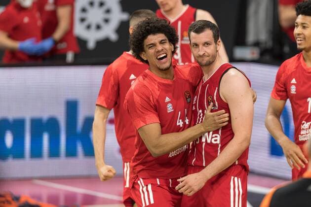 Basketball, Euroleague, day0 04 2021, FC Bayern Munich Armani Olimpia Milan In the picture Sasha GRANT FC Bayern Munich, 44 cheers Paul ZIPSER FC Bayern Munich, 16 Munich Audi Dome Bayern Germany Copyright: Passion2Press.dex xMarkusxFischerx