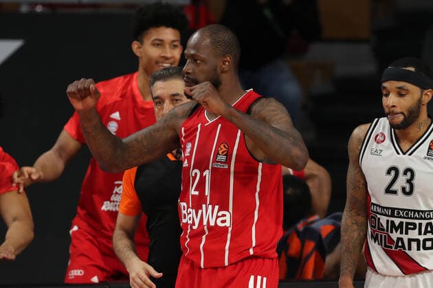 James Gist Muenchen cheers victory GER, FC Bayern Basketball Armani Olimpia Milan, Basketball, EuroLeague Quarterfinals Game 4, Season 2020 2021, 30 04 2021, GER, FC Bayern Basketball Armani Olimpia Milan, Basketball, EuroLeague Quarterfinals Game 4, Season 2020 2021, 30 04 2021, Muenchen Copyright: xEIBNER MarcelxEngelbrechtx EP_EER