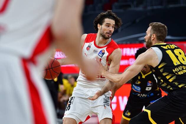 BAMBERG 30 04 2021 Basketball easycredit 1 Basketball Bundesliga 31 Matchday Brose Bamberg vs MHP Riesen Ludwigsburg Michele Vitali 31, Brose Bamberg vs Jonas Wohlfarth Bottermann 18, MHP Riesen Ludwigsburg Photo Hans Martin Issler isslerimages Brose Bamberg vs MHP Riesen Ludwigsburg
