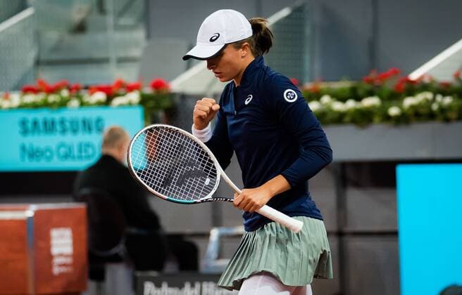 Mandatory Credit: Photo by Rob Prange Shutterstock (11876063ap) Iga Swiatek of Poland in action during her second-round match at the 2021 Mutua Madrid Open WTA, Tennis Damen 1000 tournament Mutua Madrid Open, Tennis, La Caja Magica, Madrid, Spain - 01 May 2021 Mutua Madrid Open, Tennis, La Caja Magica, Madrid, Spain - 01 May 2021  Copyright: xRobxPrange Shutterstockx 11876063ap