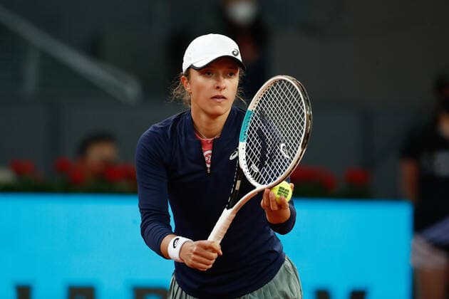 May 1, 2021, MADRID, MADRID, SPAIN: Iga Swiatek of Poland in action during her Women s Singles match, second round, against Laura Siegemund of Germany on the WTA, Tennis Damen 1000 - Mutua Madrid Open 2021 at La Caja Magica on May 1, 2021 in Madrid, Spain. MADRID SPAIN - ZUMAa181 20210501_zaa_a181_094 Copyright: xOscarxJ.xBarrosox