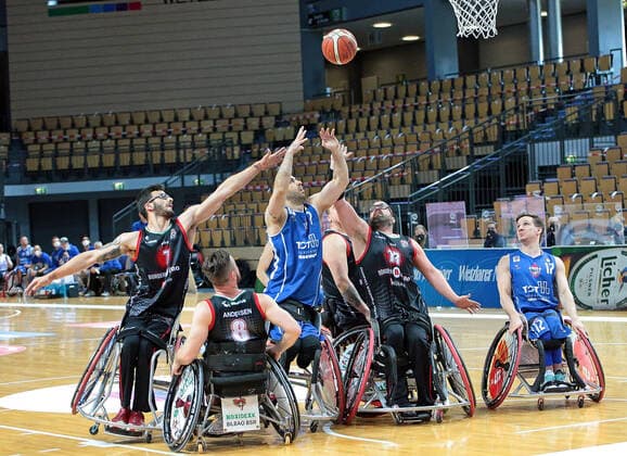 01 05 2021, xovx, Wheelchair Basketball Champions Cup 2021, Semifinals, RSB Thuringia Bulls Bidaideak Bilbao BSR v l Alejandro Mendiluce Bidaideak Bilbao BSR , Jannik Blair Bidaideak Bilbao BSR , Vahid Gholamazad RSB Thuringia Bulls , Jordi Ruiz Bidaideak Bilbao BSR ,Jens Albrecht RSB Thuringia Bulls Wetzlar Rittal Arena Hessen Germany EN