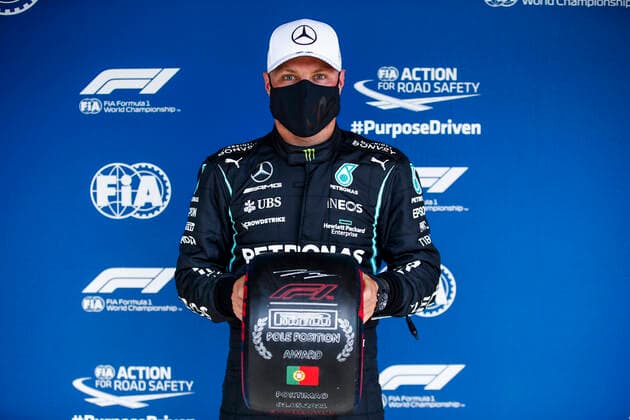 Bilder des Jahres 2021, Sport 05 Mai Sport Themen der Woche KW17 BOTTAS Valtteri (fin), Mercedes AMG F1 GP W12 E Performance with Pirelli Pole position trophy during the Formula 1 Heineken Grande PrŽmio de Portugal 2021 from April 30 to May 2, 2021 on the Algarve International Circuit, in Portimao, Portugal FORMULE 1 : Grand Prix du Portugal - Essais et Qualification - Portimao - 01 05 2021 DPPI Panoramic  _B2_0808