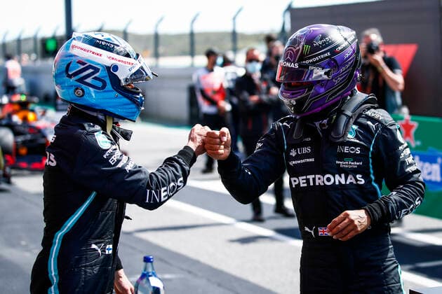 BOTTAS Valtteri (fin), Mercedes AMG F1 GP W12 E Performance being congratulated by HAMILTON Lewis (gbr), Mercedes AMG F1 GP W12 E Performance for his pole position during the Formula 1 Heineken Grande PrŽmio de Portugal 2021 from April 30 to May 2, 2021 on the Algarve International Circuit, in Portimao, Portugal FORMULE 1 : Grand Prix du Portugal - Essais et Qualification - Portimao - 01 05 2021 DPPI Panoramic  _B2_0686