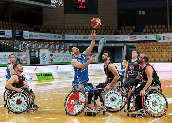 01 05 2021, xovx, wheelchair basketball champions cup 2021, semifinals, RSB Thuringia Bulls Bidaideak Bilbao BSR v l Andre Bienek RSB Thuringia Bulls , Jannik Blair Bidaideak Bilbao BSR , Vahid Gholamazad RSB Thuringia Bulls , Alejandro Mendiluce Bidaideak Bilbao BSR , Luis Jasso Bidaideak Bilbao BSR , Asier Garcia Bidaideak Bilbao BSR Wetzlar Rittal Arena Hessen Germany EN