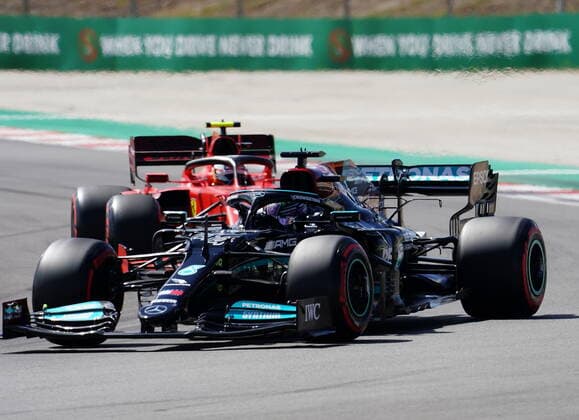 FORMULA 1 HEINEKEN PORTUGUESE GRAND PRIX 2021 01 05 2021, Autodromo Internacional do Algarve, Portimao, FORMULA 1 HEINEKEN PORTUGUESE GRAND PRIX 2021,in picture Lewis Hamilton GBR 44 , Mercedes AMG Petronas Formula One Team, Carlos Sainz Jr ESP 55 , Scuderia Ferrari Mission Winnow nordphotoxGmbHx xBratic nph00250