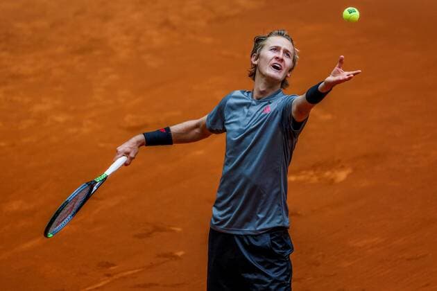 Sebastian Korda of the US in action against Arthur Cazaux of France during their Mutua Madrid Open tennis tournament s game at Caja Magica tennis complex in Madrid, Spain, 01 May 2021. Mutua Madrid Open !ACHTUNG: NUR REDAKTIONELLE NUTZUNG!  Copyright: xJuanJoxMartínx GRAF6672 20210501-637554913208879807