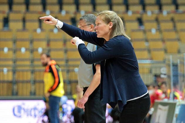 01 05 2021, xovx, wheelchair basketball champions cup 2021, semifinals, CD Ilunion Madrid RSV Lahn Dill Head Coach Janet Zeltinger RSV Lahn Dill Wetzlar Rittal Arena Hesse Germany EN