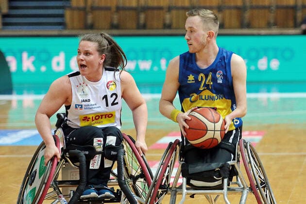 01 05 2021, xovx, wheelchair basketball champions cup 2021, semifinals, CD Ilunion Madrid RSV Lahn Dill v l Annabel Breuer RSV Lahn Dill , Gregg Warburton CD Ilunion Madrid Wetzlar Rittal Arena Hesse Germany EN