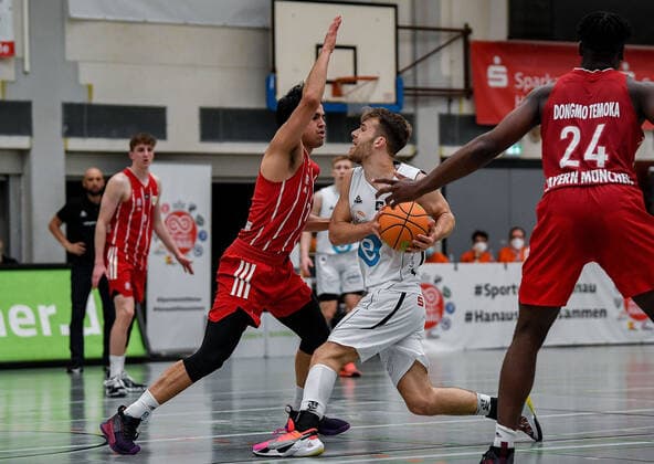 01 05 2021, xpsx, Basketball 2 Bundesliga Pro B Playoffs, EBBECKE White Wings Hanau FC Bayern Munich Basketball II v l Erol Antonio Ersek Munich , Felix Hecker Hanau Hanau Hessen Germany DEU