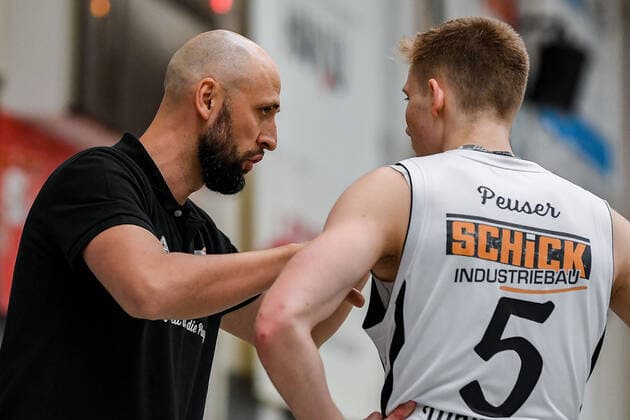 01 05 2021, xpsx, Basketball 2 Bundesliga Pro B Playoffs, EBBECKE White Wings Hanau FC Bayern Munich Basketball II v l Coach Head Coach Kamil Stanislaw Piechucki Hanau , Justus Peuser Hanau Hanau Hessen Germany DEU
