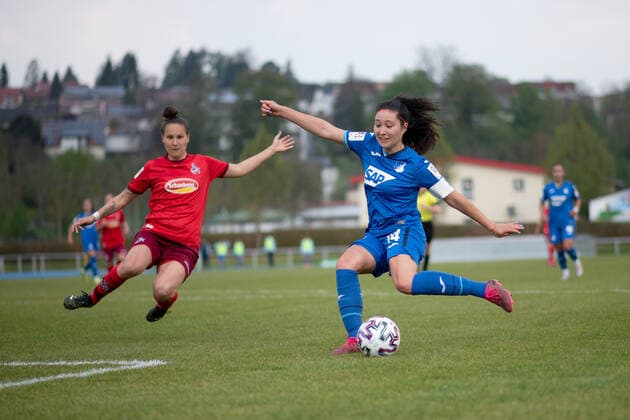 Mayalu Rausch TSG Hoffenheim U20 taking a shot on goal, Sabrina Horvat 1 FC Koeln defends, GER, TSG 1899 Hoffenheim U20 vs 1 FC Koeln, 02 05 2021, Frauen Fussball 2 Bundesliga Sued, 12 Spieltag, Spielzeit 2020 2021 DFB REGULATIONS PROHIBIT ANY USE OF PHOTOGRAPHS AS IMAGE SEQUENCES AND OR QUASI VIDEO GER, TSG 1899 Hoffenheim U20 vs 1 FC Koeln, 02 05 2021, Womens Football 2 Bundesliga Sued, 12 Spieltag, Spielzeit 2020 2021 Sinsheim Copyright: xEibnerxPressefoto MichaelxMemmlerx EP_MMR