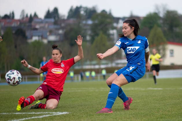 Mayalu Rausch TSG Hoffenheim U20 taking a shot on goal, Sabrina Horvat 1 FC Koeln defends, GER, TSG 1899 Hoffenheim U20 vs 1 FC Koeln, 02 05 2021, Frauen Fussball 2 Bundesliga Sued, 12 Spieltag, Spielzeit 2020 2021 DFB REGULATIONS PROHIBIT ANY USE OF PHOTOGRAPHS AS IMAGE SEQUENCES AND OR QUASI VIDEO GER, TSG 1899 Hoffenheim U20 vs 1 FC Koeln, 02 05 2021, Womens Football 2 Bundesliga Sued, 12 Spieltag, Spielzeit 2020 2021 Sinsheim Copyright: xEibnerxPressefoto MichaelxMemmlerx EP_MMR