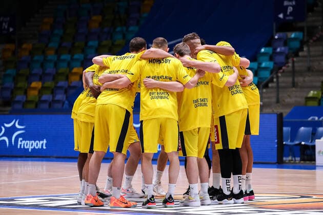 02 05 2021, xmkx, Basketball easyCredit BBL, Fraport Skyliners EWE Baskets Oldenburg v l warm up, EWE Baskets Oldenburg DFL DFB REGULATES PROHIBIT ANY USE OF PHOTOGRAPHS as IMAGE SEQUENCES and or QUASI VIDEO emspor Frankfurt am Main
