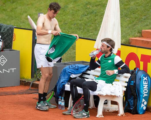 Sander Gille, Joran Vliegen changes shirt , Mens Doubles Final, Final match Copyright: xJuergenxHasenkopfx