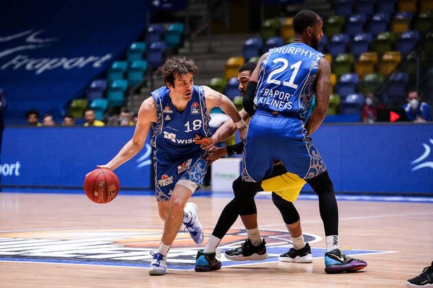 02 05 2021, xmkx, Basketball easyCredit BBL, Fraport Skyliners EWE Baskets Oldenburg v l Joe Rahon Fraport Skyliners , Phil Pressey EWE Baskets Oldenburg , Kamari Murphy Fraport Skyliners DFL DFB REGULATIONS PROHIBIT ANY USE OF PHOTOGRAPHS as IMAGE SEQUENCES and or QUASI VIDEO emspor Frankfurt am Main