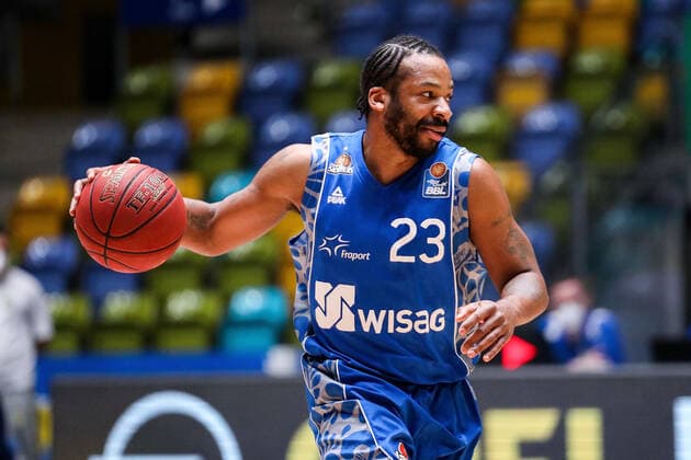 02 05 2021, xmkx, Basketball easyCredit BBL, Fraport Skyliners EWE Baskets Oldenburg v l Quantez Robertson Fraport Skyliners DFL DFB REGULATIONS PROHIBIT ANY USE OF PHOTOGRAPHS as IMAGE SEQUENCES and or QUASI VIDEO emspor Frankfurt am Main