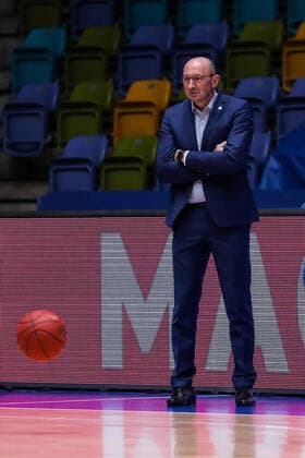 02 05 2021, xmkx, Basketball easyCredit BBL, Fraport Skyliners EWE Baskets Oldenburg v l Mladen Drijencic Coach EWE Baskets Oldenburg DFL DFB REGULATIONS PROHIBIT ANY USE OF PHOTOGRAPHS as IMAGE SEQUENCES and or QUASI VIDEO emspor Frankfurt am Main