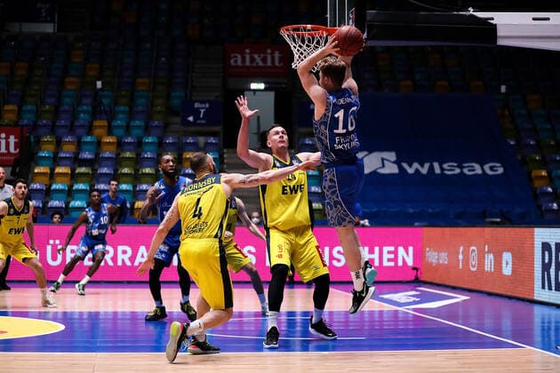 02 05 2021, xmkx, Basketball easyCredit BBL, Fraport Skyliners EWE Baskets Oldenburg v l Keith Hornsby EWE Baskets Oldenburg , Rasid Mahalbasic EWE Baskets Oldenburg , Philipp Hadenfeldt Fraport Skyliners DFL DFB REGULATIONS PROHIBIT ANY USE OF PHOTOGRAPHS as IMAGE SEQUENCES and or QUASI VIDEO emspor Frankfurt am Main