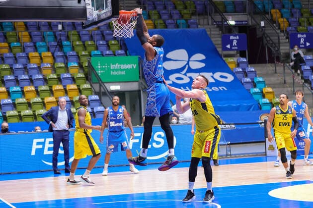 Fraport Skyliners EWE Baskets Oldenburg, easyCredit BBL dunk by Kamari Murphy Fraport Skyliners, 21 against Rasid Mahalbasic Oldenburg, 24 Basketball match of the easyCredit BBL between Fraport Skyliners and EWE Baskets Oldenburg on 2 May 2021 at Fraport Arena in Frankfurt am Main , Frankfurt am Main Hesse Germany Fraport Arena