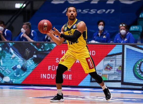 02 05 2021, xmkx, Basketball easyCredit BBL, Fraport Skyliners EWE Baskets Oldenburg v l Phil Pressey EWE Baskets Oldenburg DFL DFB REGULATES PROHIBIT ANY USE OF PHOTOGRAPHS as IMAGE SEQUENCES and or QUASI VIDEO emspor Frankfurt am Main