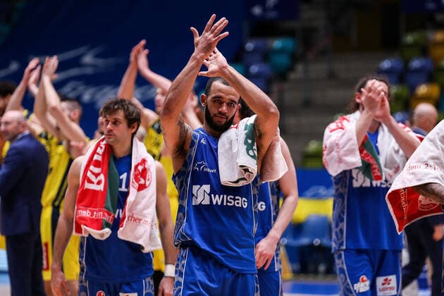 02 05 2021, xmkx, Basketball easyCredit BBL, Fraport Skyliners EWE Baskets Oldenburg v l Rasheed Moore Fraport Skyliners disappointed after final whistle DFL DFB REGULATES PROHIBIT ANY USE OF PHOTOGRAPHS as IMAGE SEQUENCES and or QUASI VIDEO emspor Frankfurt am Main