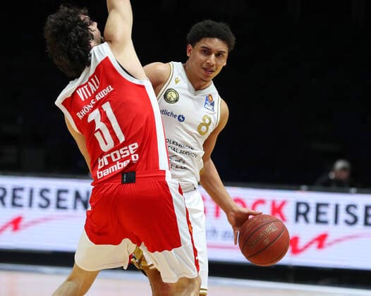 Löwen Braunschweig vs Bamberg, BBL Braunschweig, 02 05 2021, BASKETBALL easyCredit BBL Basketball Bundesliga, Löwen Braunschweig vs Brose Bamberg, season 2020 21 Michele Vitali Brose Bamberg , James Robinson Löwen Braunschweig Braunschweig